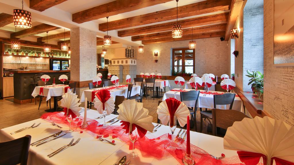 Restaurace A Penzion Bludovecek Dış mekan fotoğraf
